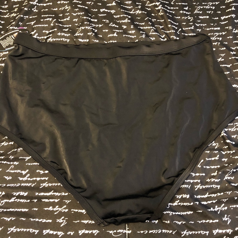 Swim bottoms 🔥🔥 - Picture 2 of 3